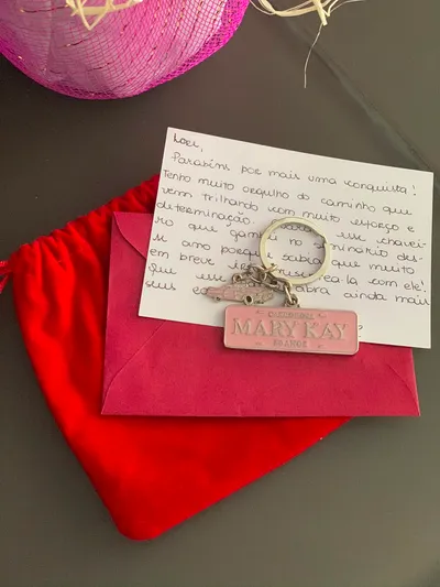 Bilhete de parabéns com chaveiro Mary Kay